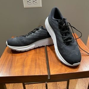 Women’s Hoka Cavu 3 - size 9.5